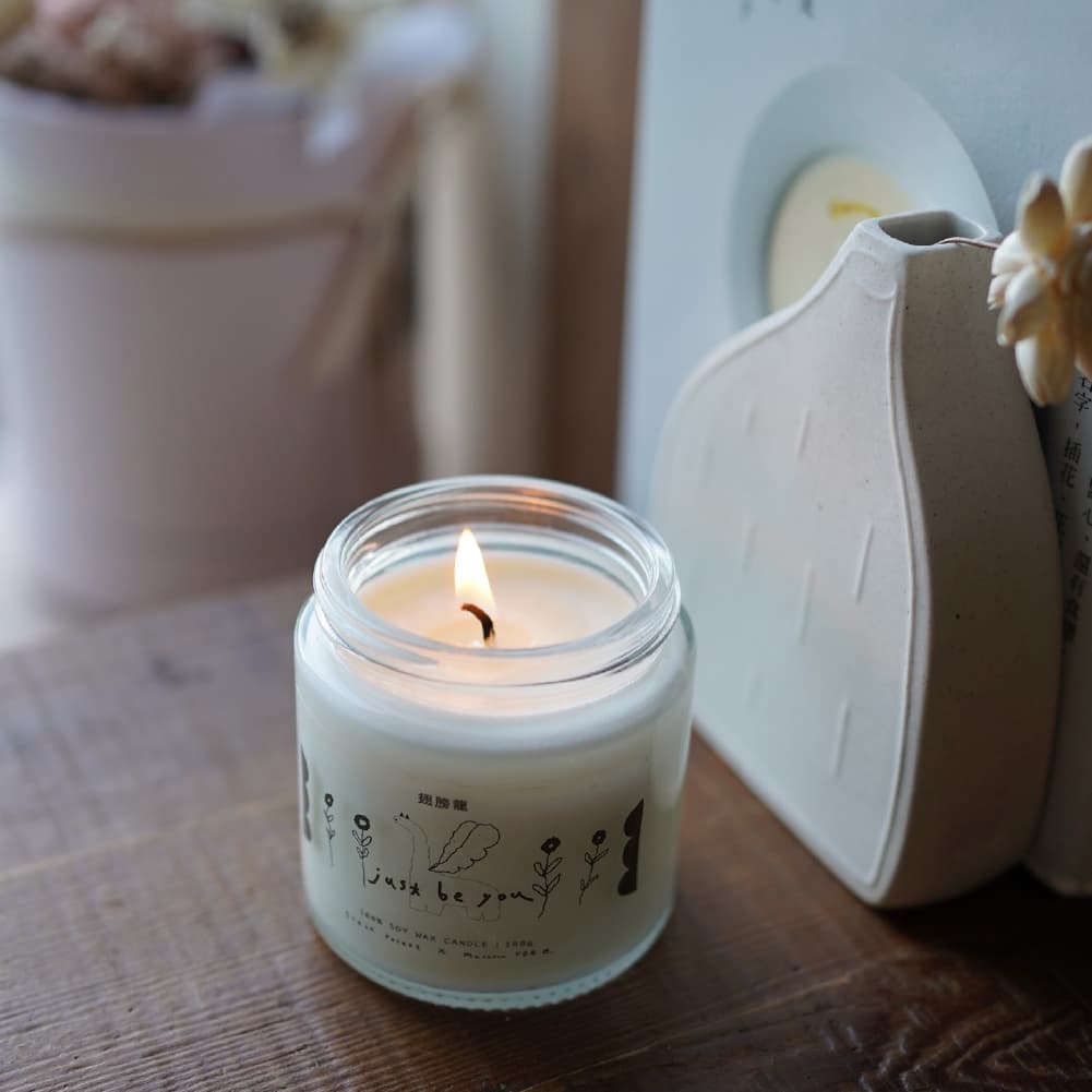 Scent Forest香氛森林 x馬卡龍腳趾聯名款特殊插畫蠟燭 點燃蠟燭