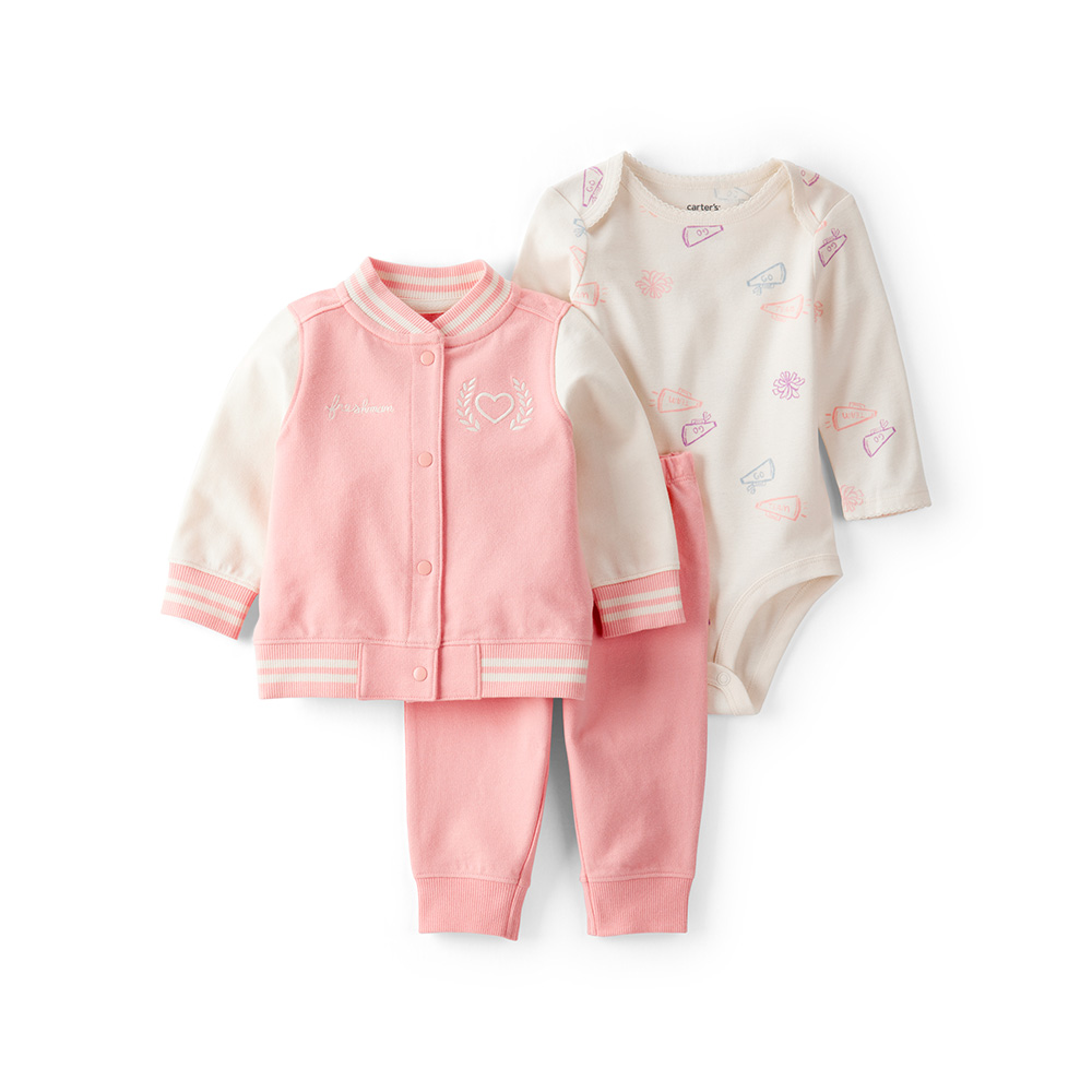 經典棒球外套搭配加油筒印花，100%純棉安全認證布料，週歲慶生與休閒穿搭必備。